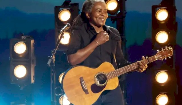 Tracy Chapman regresa a los Grammy tras 35 años para cantar “Fast Car”